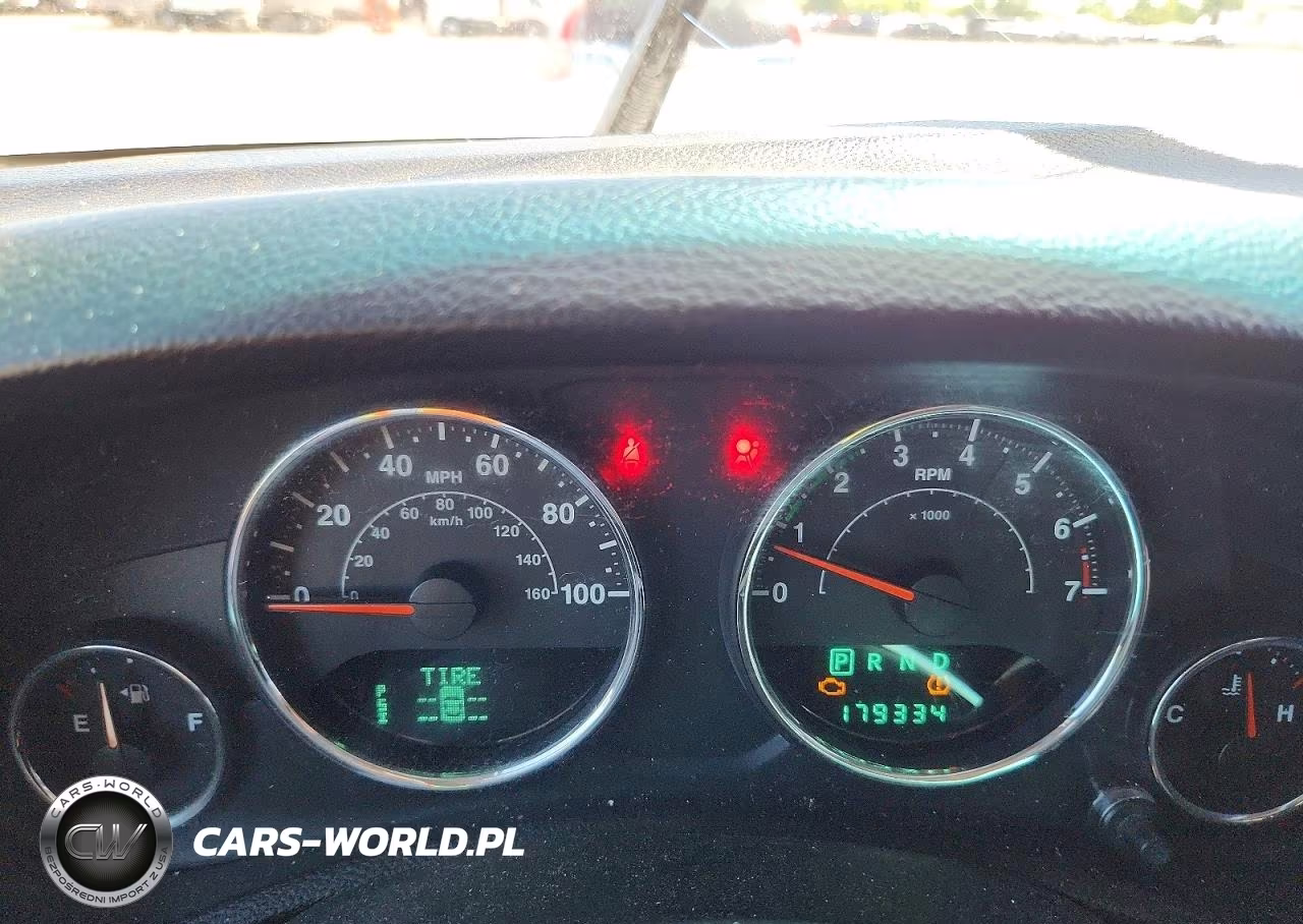 2013 Jeep Wrangler Unlimited Sport VIN:1C4BJWDG9DL654614 - 9