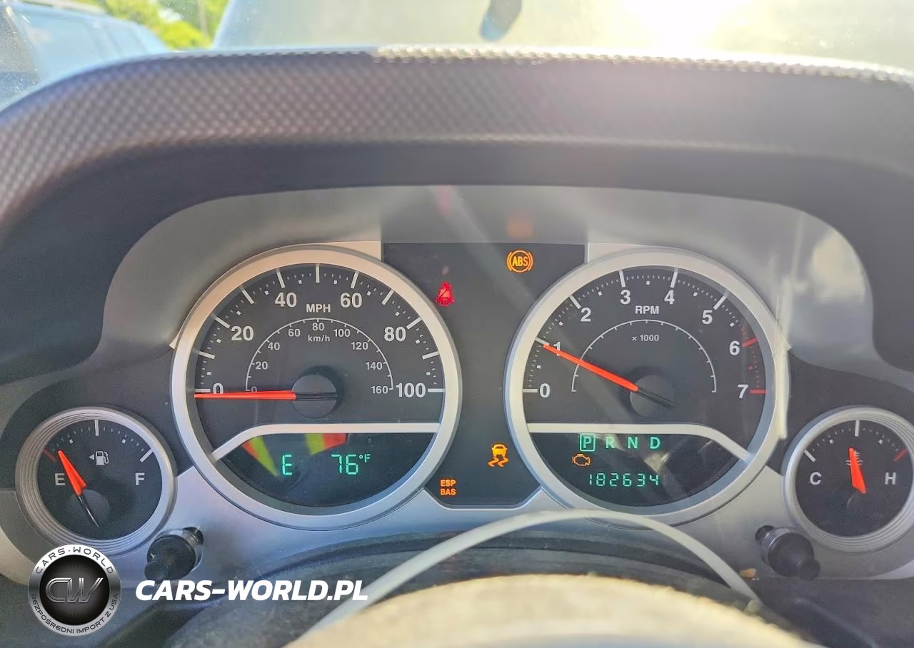 2009 Jeep Wrangler Unlimited Sahara VIN:1J4GA59199L733965 - 9