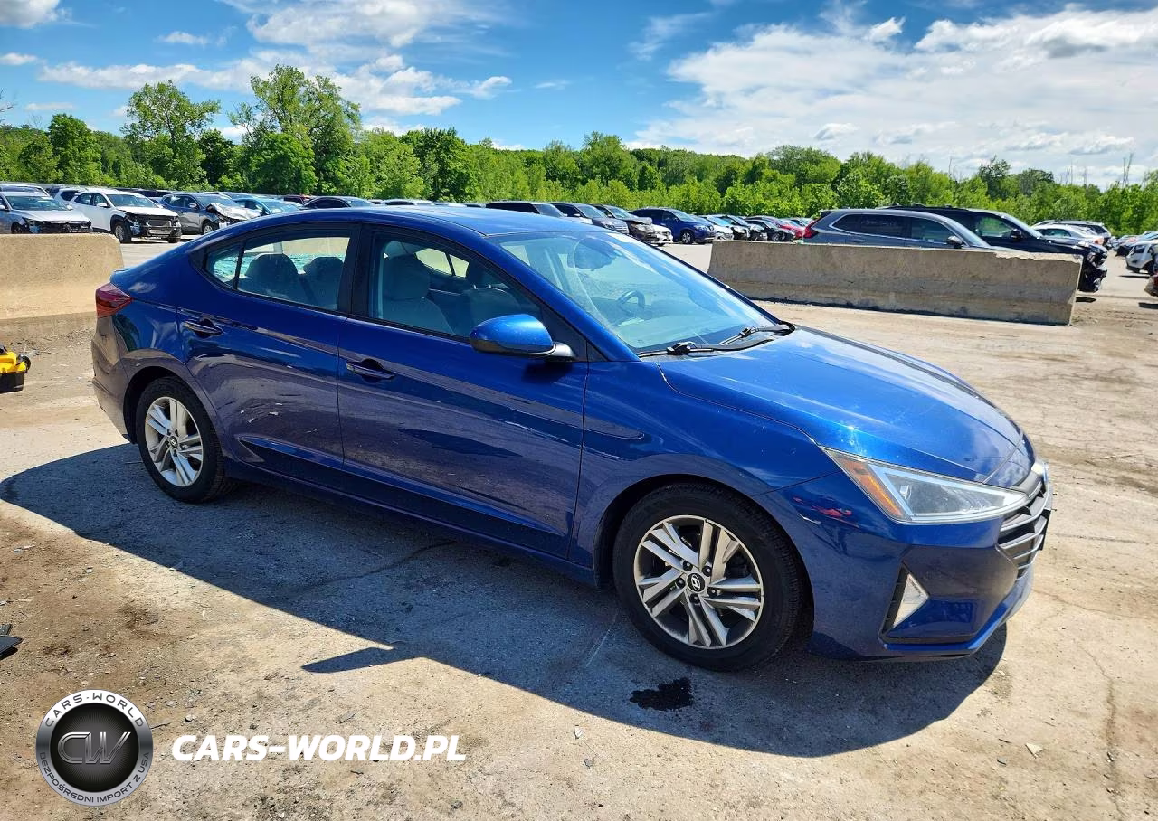 2019 Hyundai Elantra Value Edition VIN:5NPD84LF6KH454664 - 4