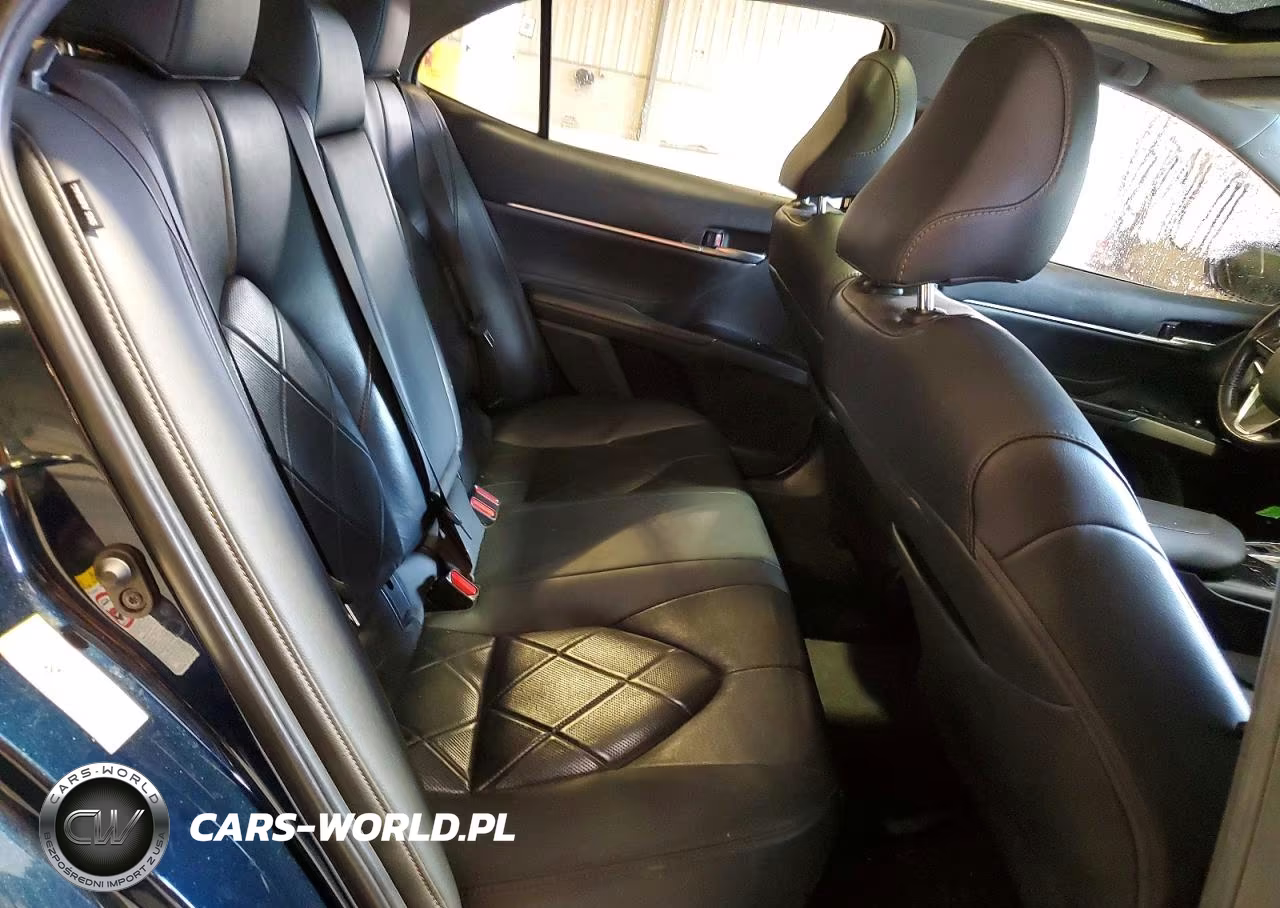 2018 Toyota Camry Xle VIN:4T1B11HK0JU645576 - 10