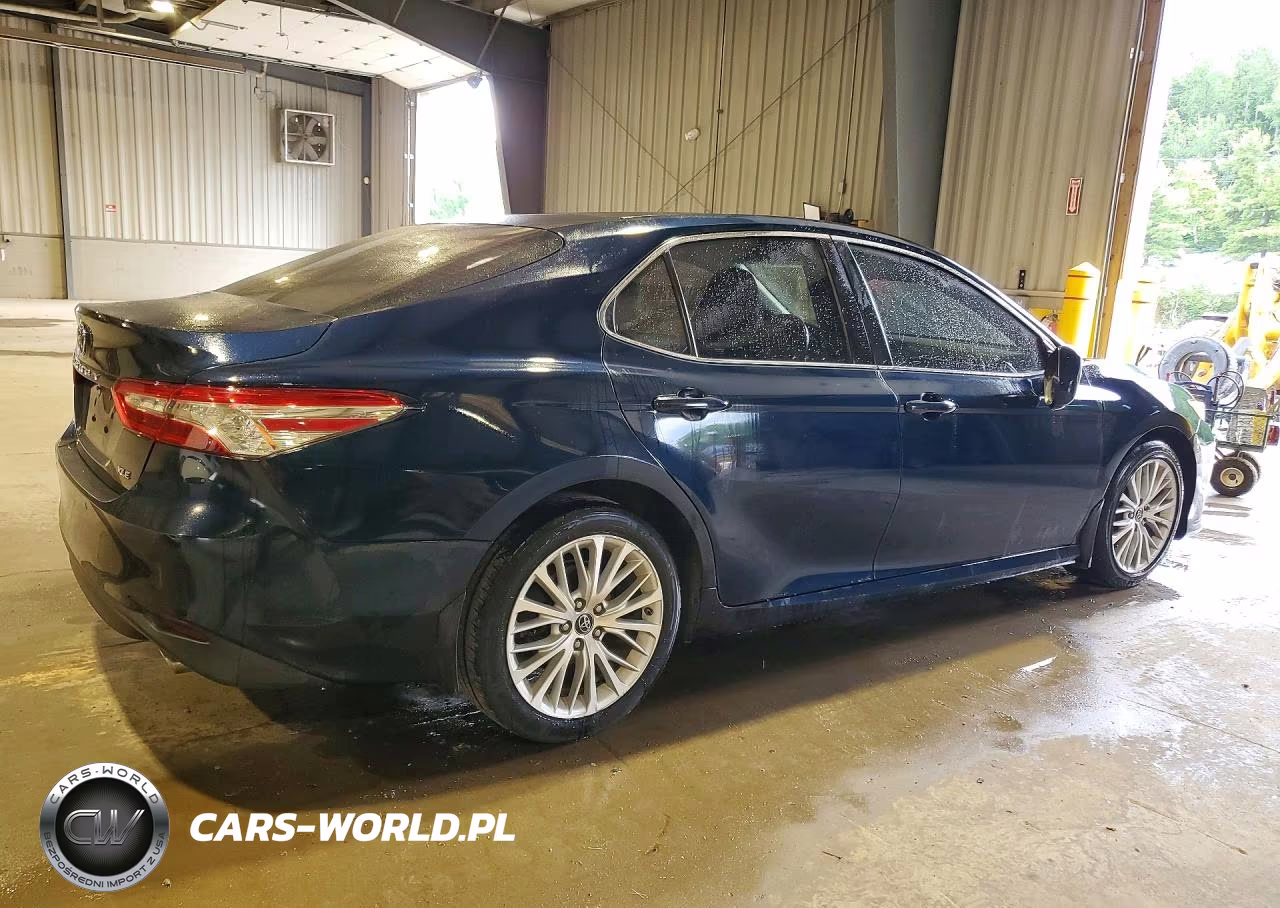2018 Toyota Camry Xle VIN:4T1B11HK0JU645576 - 3