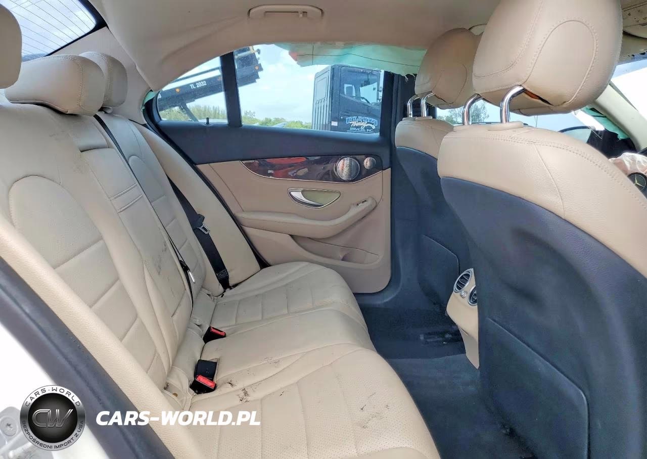 2016 Mercedes-Benz C 300 4Matic VIN:55SWF4KB3GU111683 - 10