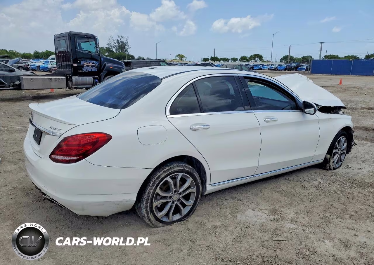 2016 Mercedes-Benz C 300 4Matic VIN:55SWF4KB3GU111683 - 3