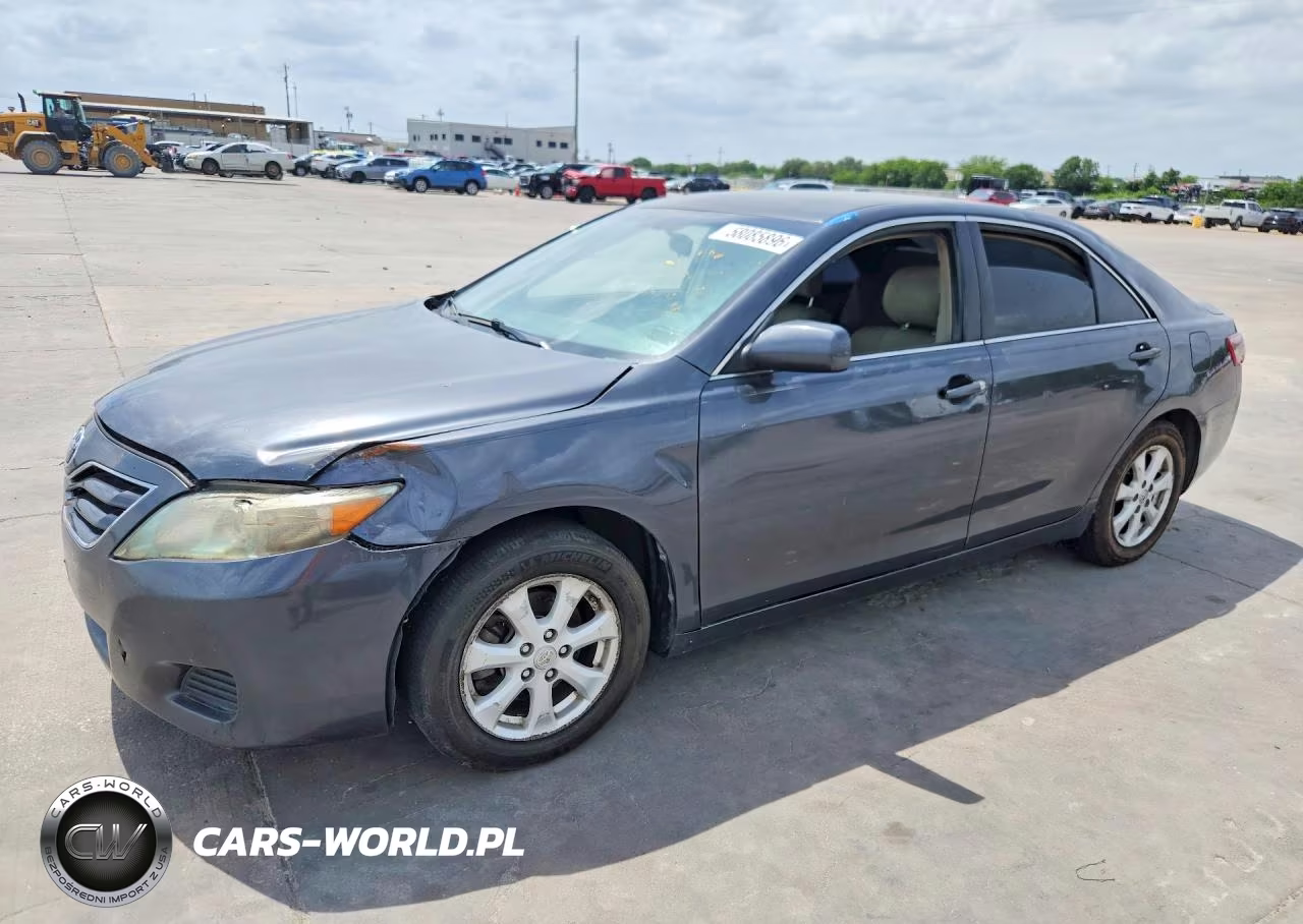 2011 Toyota Camry Le – zdjęcie 1 z 12