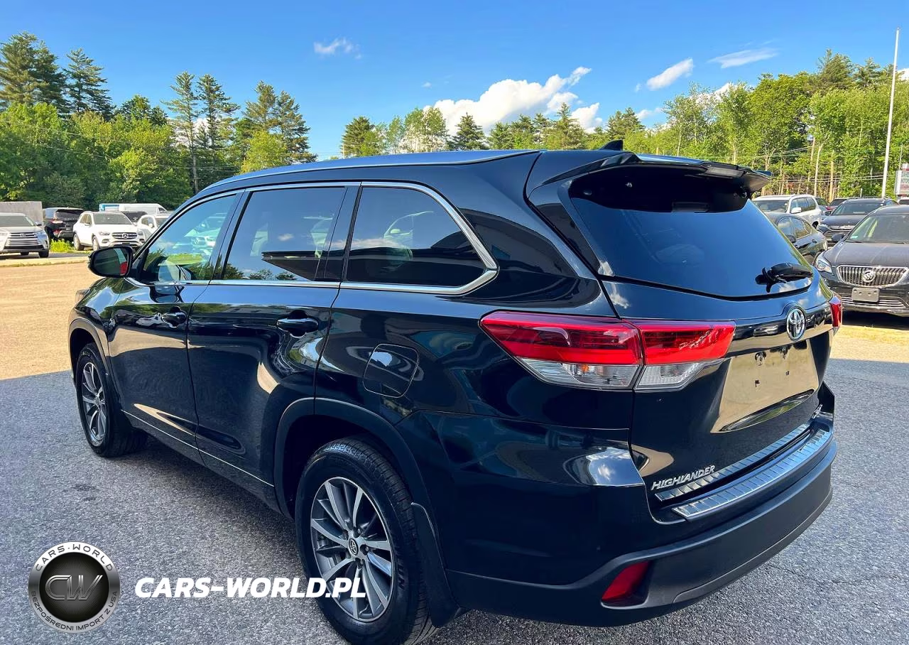 2018 Toyota Highlander Xle VIN:5TDJZRFH6JS558378 - 3