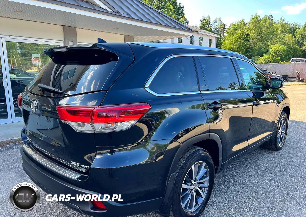 2018 Toyota Highlander Xle VIN:5TDJZRFH6JS558378 - 4