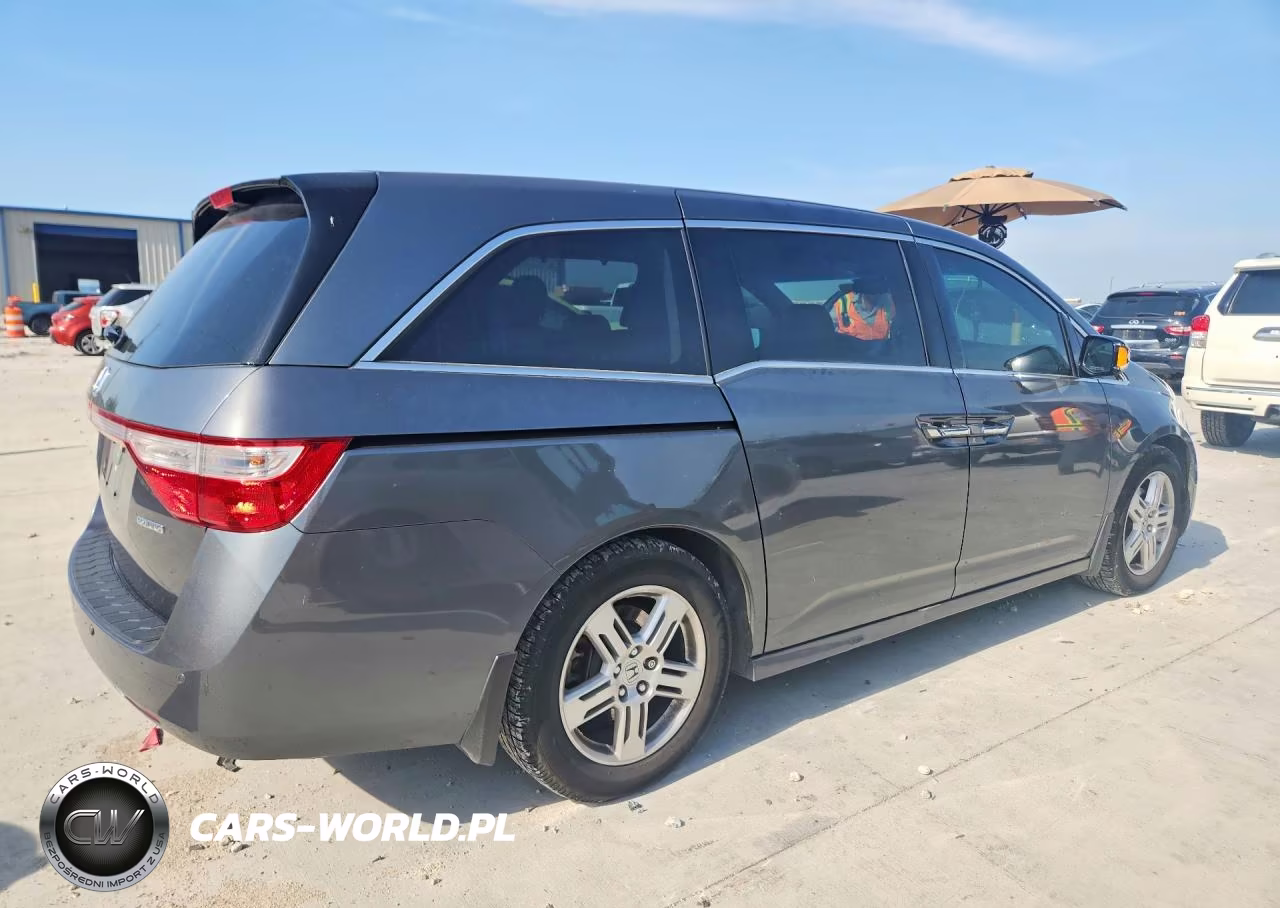 2012 Honda Odyssey Touring VIN:5FNRL5H97CB127736 - 3
