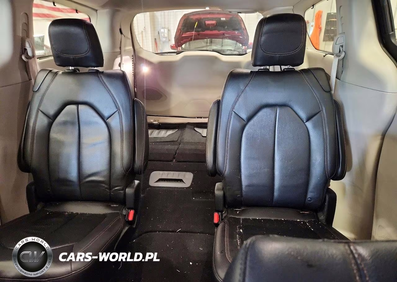 2018 Chrysler Pacifica Touring L VIN:2C4RC1BG6JR270002 - 10