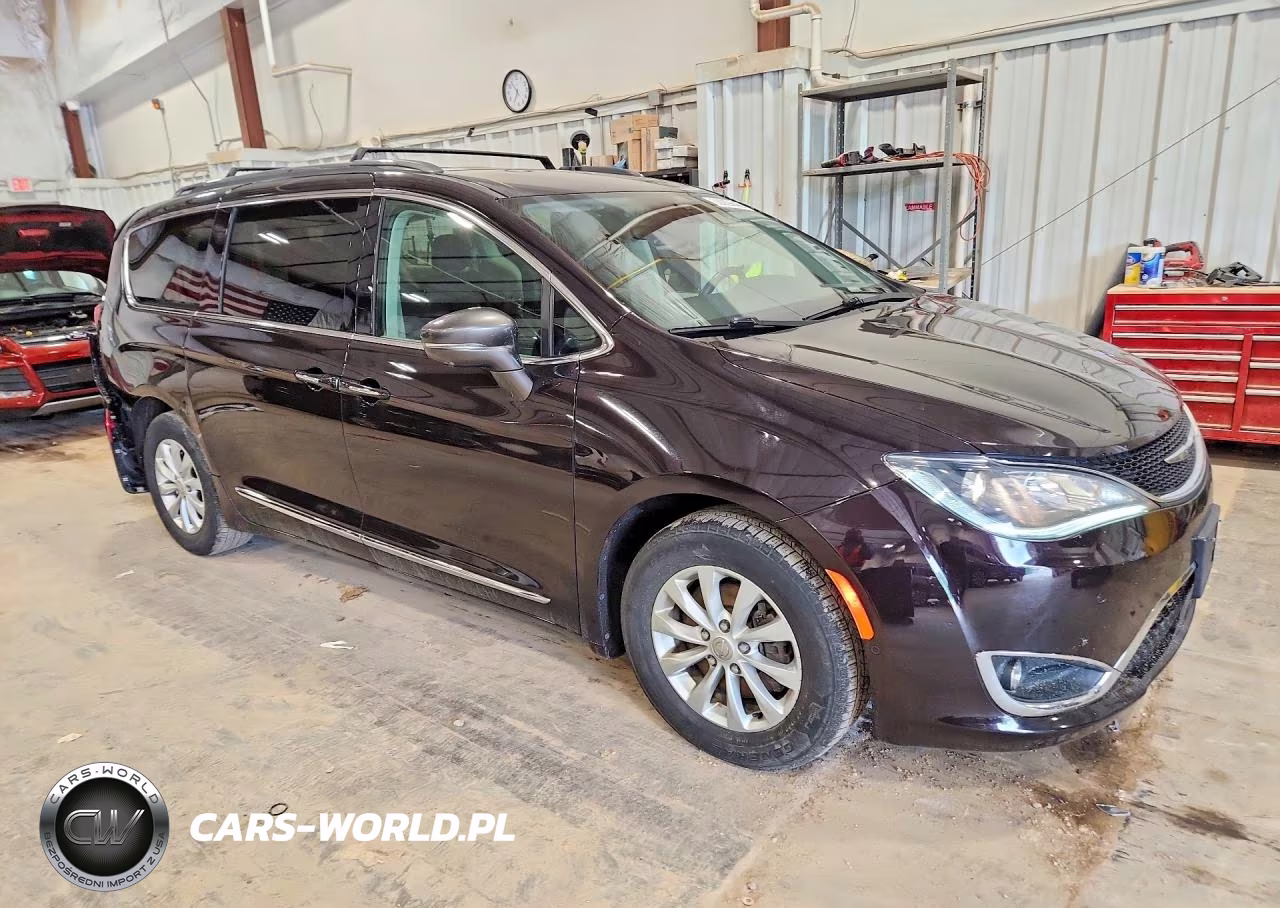 2018 Chrysler Pacifica Touring L VIN:2C4RC1BG6JR270002 - 4
