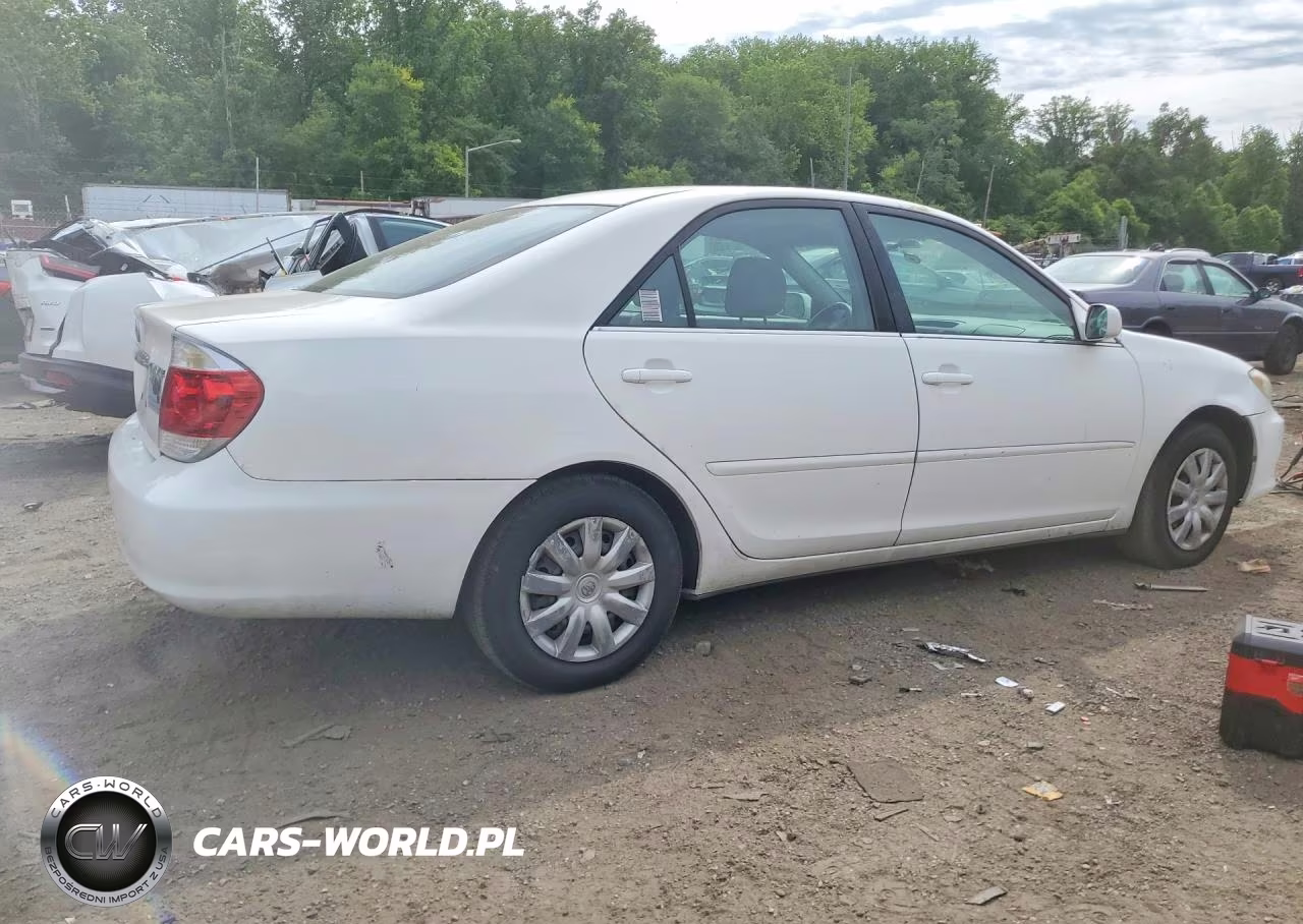 2005 Toyota Camry Le VIN:4T1BE32K05U587533 - 3