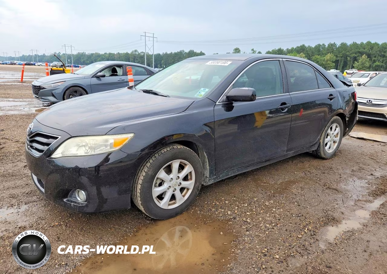 2011 Toyota Camry Le – zdjęcie 1 z 12