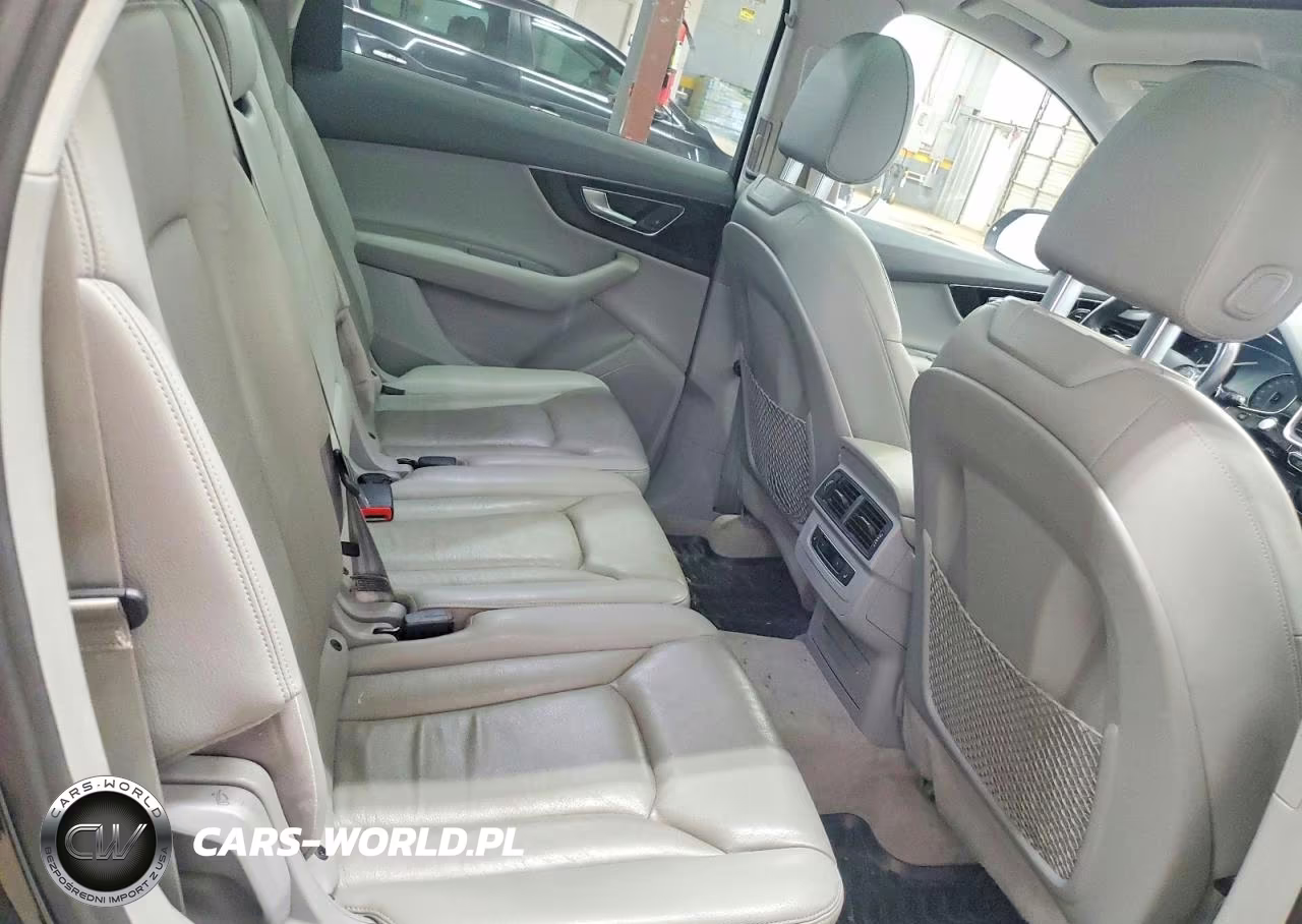 2017 Audi Q7 Premium VIN:WA1AAAF75HD009318 - 11