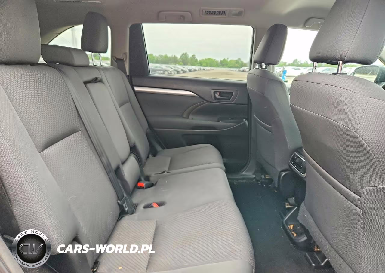 2018 Toyota Highlander Le VIN:5TDBZRFH1JS838889 - 10