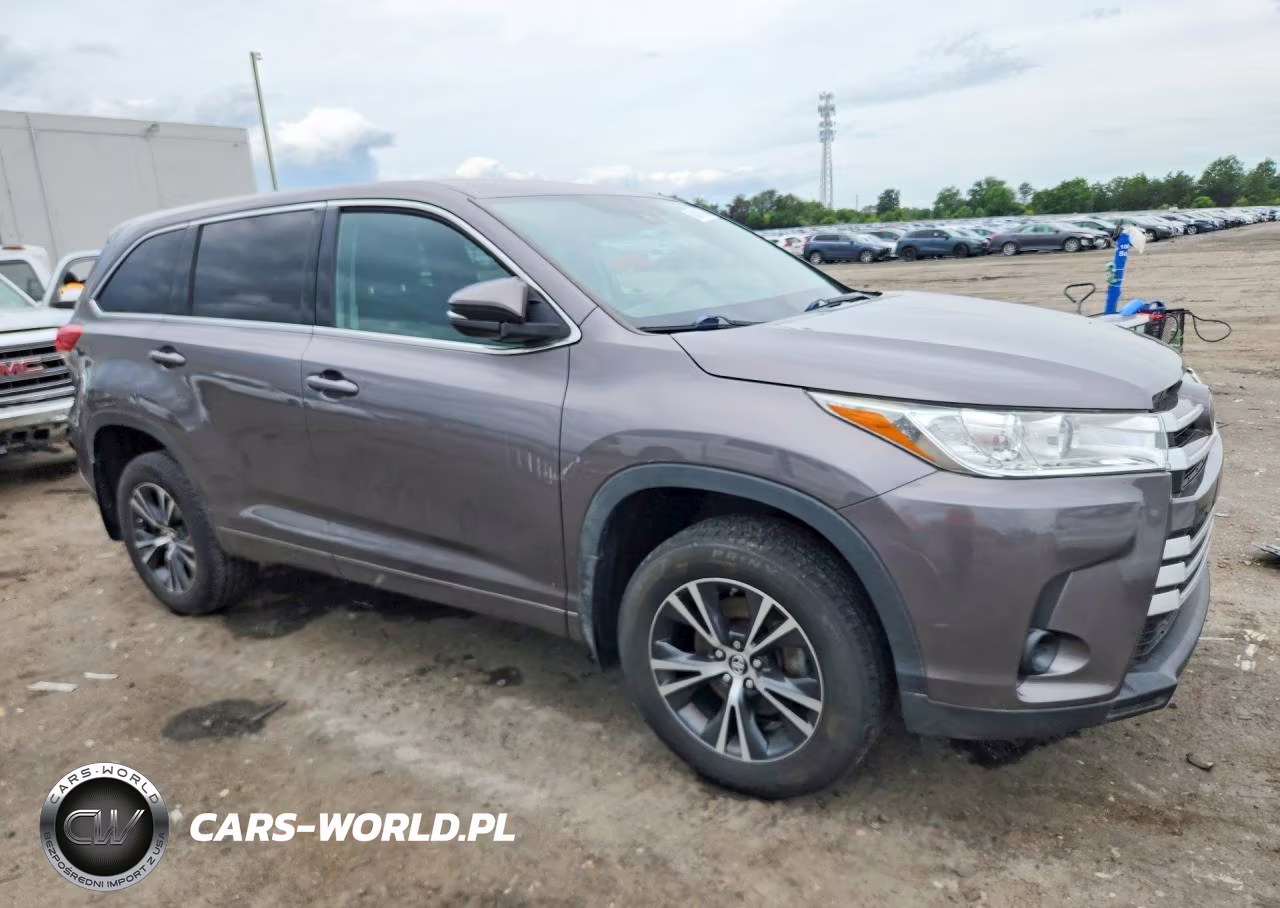 2018 Toyota Highlander Le VIN:5TDBZRFH1JS838889 - 4