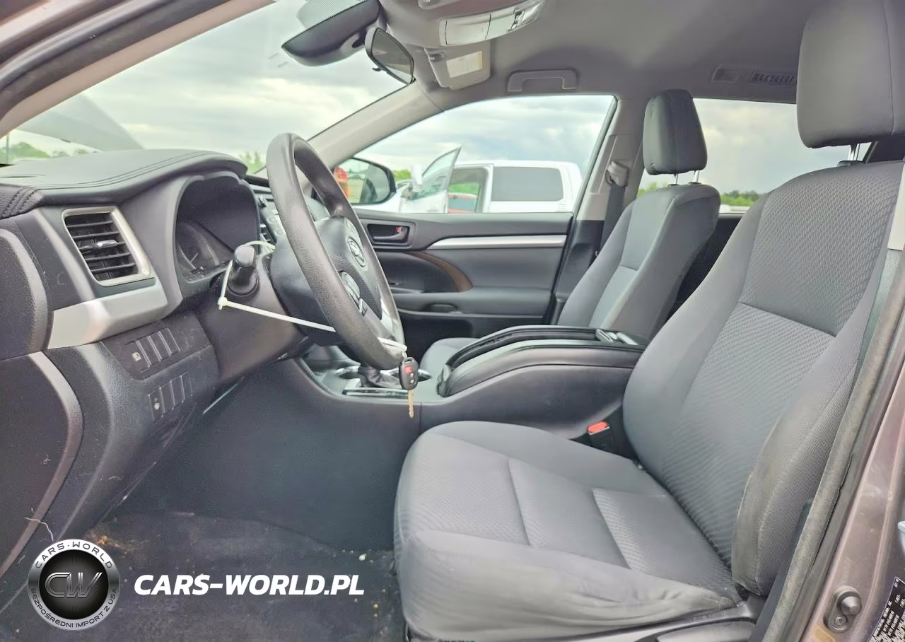 2018 Toyota Highlander Le VIN:5TDBZRFH1JS838889 - 7