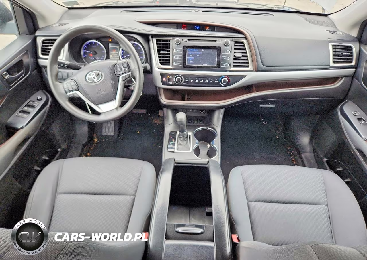 2018 Toyota Highlander Le VIN:5TDBZRFH1JS838889 - 8