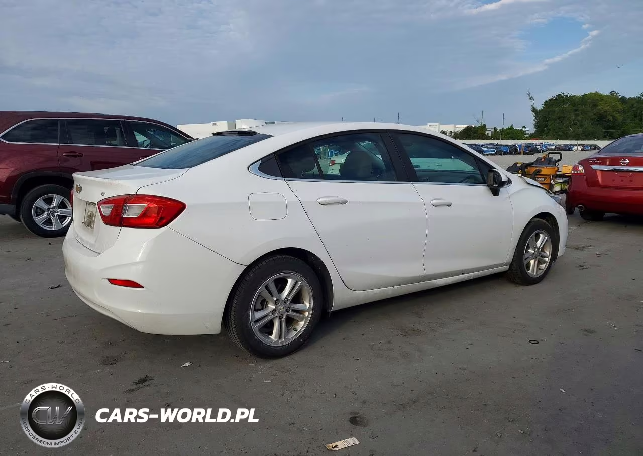 2018 Chevrolet Cruze Lt VIN:1G1BE5SM6J7177631 - 3