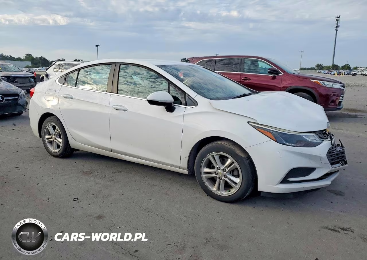 2018 Chevrolet Cruze Lt VIN:1G1BE5SM6J7177631 - 4