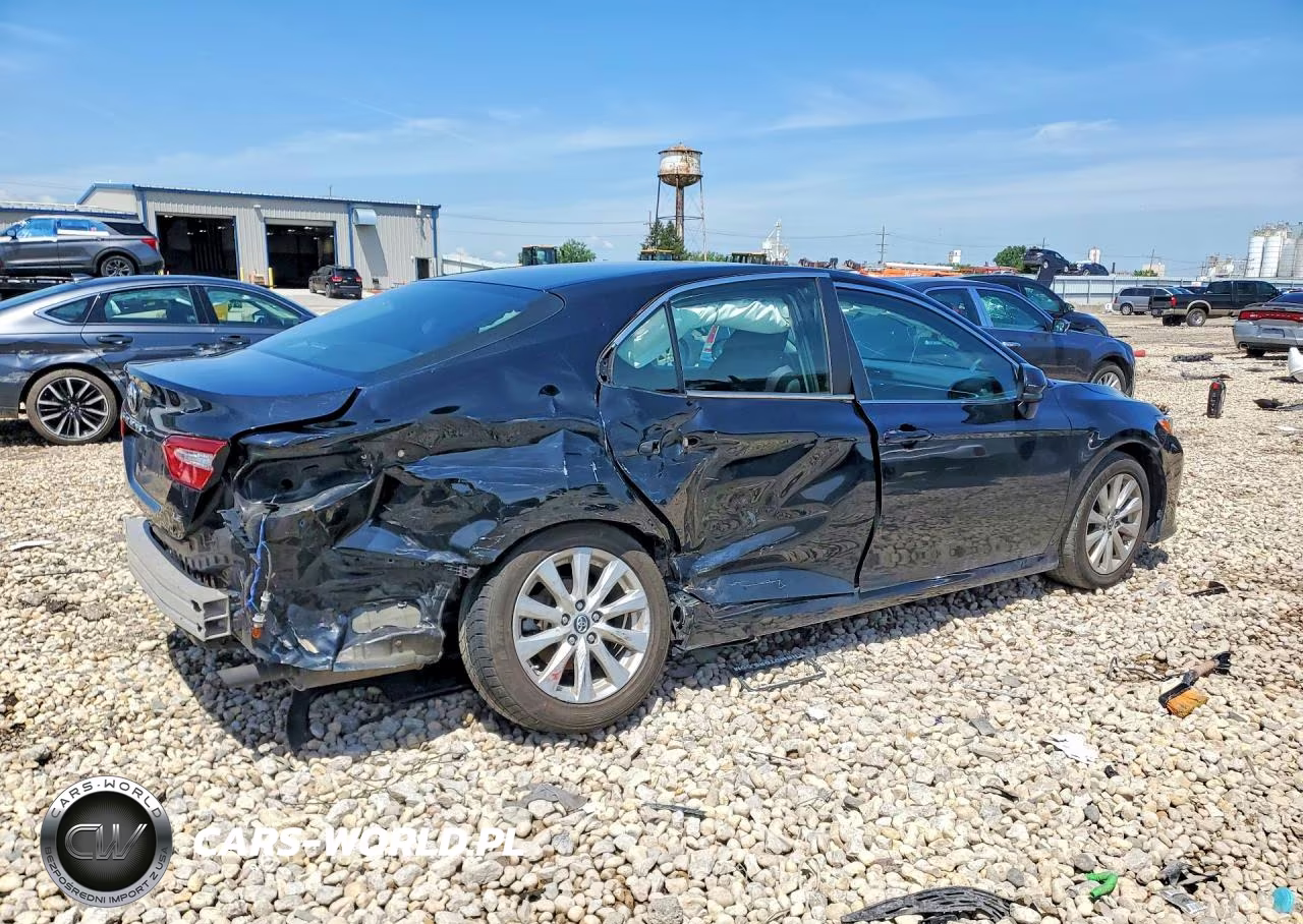2018 Toyota Camry Le VIN:4T1B11HK8JU577074 - 3
