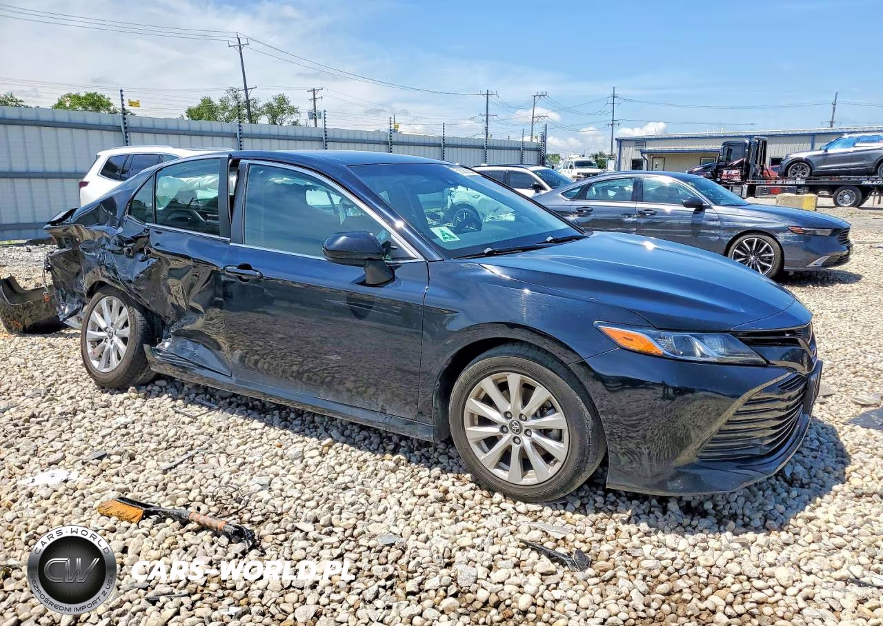 2018 Toyota Camry Le VIN:4T1B11HK8JU577074 - 4