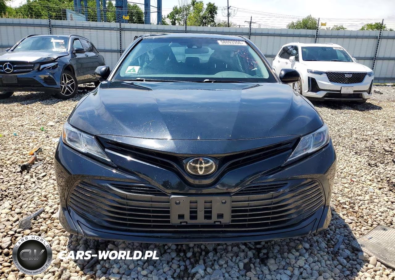 2018 Toyota Camry Le VIN:4T1B11HK8JU577074 - 5