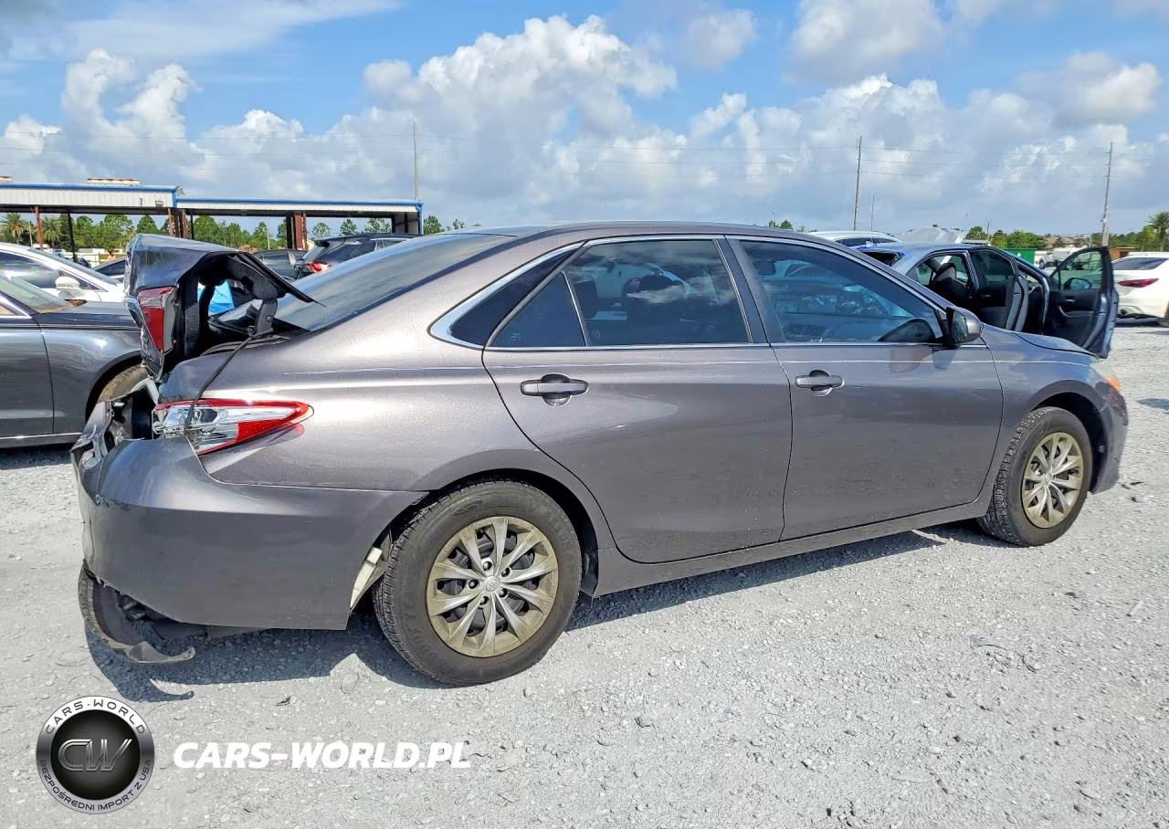 2017 Toyota Camry Le VIN:4T1BF1FK4HU287896 - 3