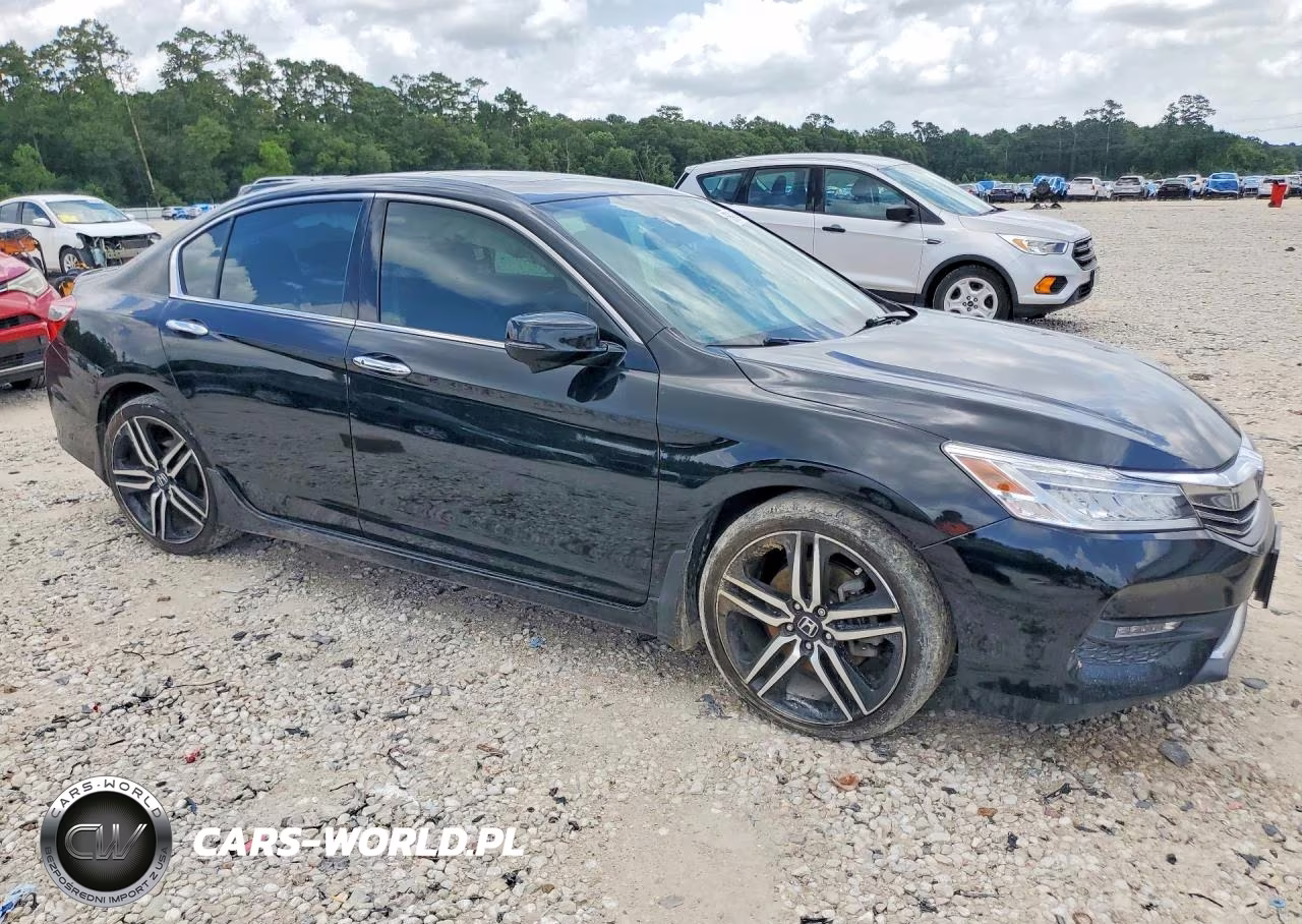 2017 Honda Accord Touring VIN:1HGCR3F93HA026805 - 4