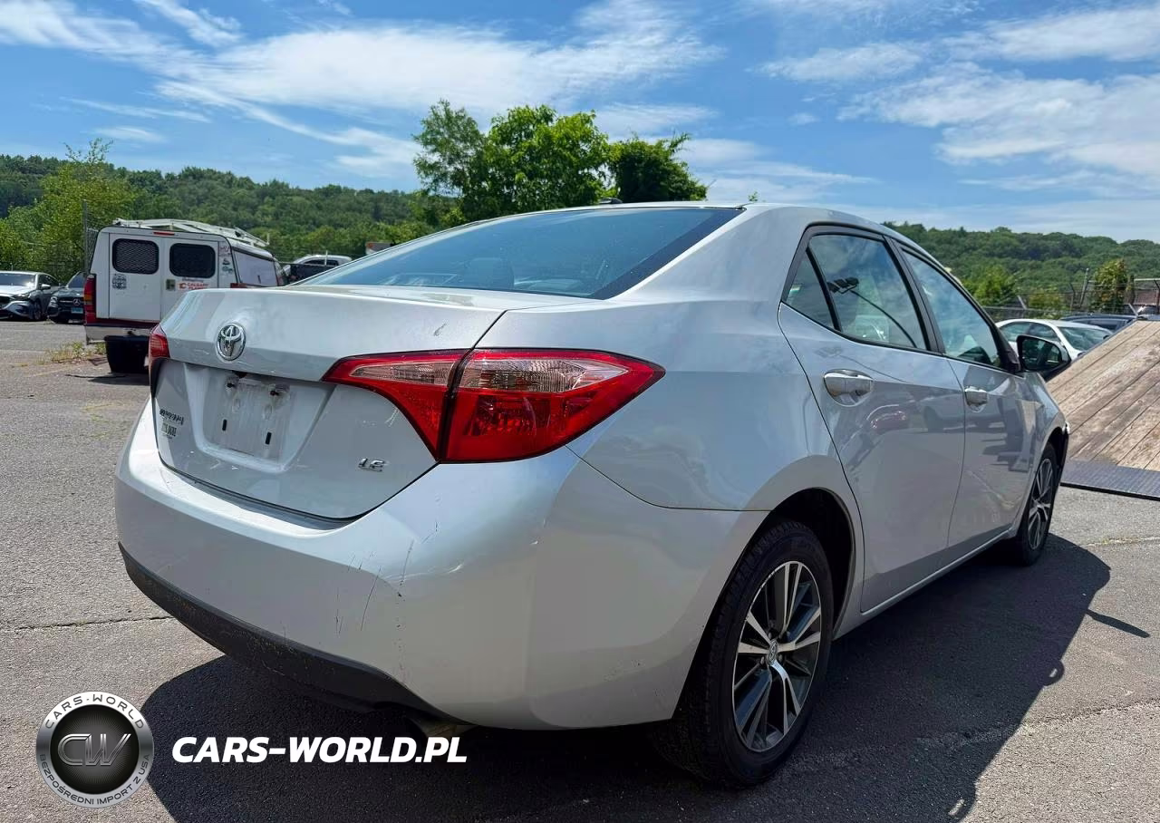 2018 Toyota Corolla Le VIN:2T1BURHE8JC993613 - 4