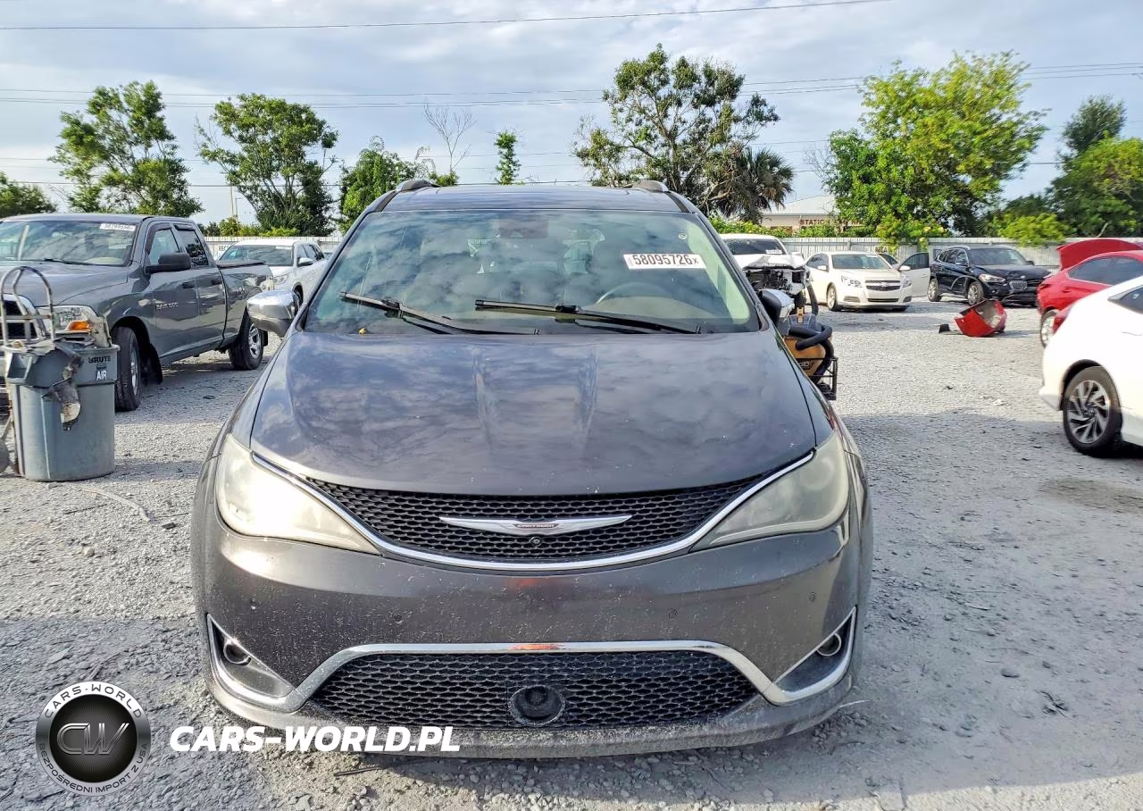 2018 Chrysler Pacifica Limited VIN:2C4RC1GG6JR106791 - 5