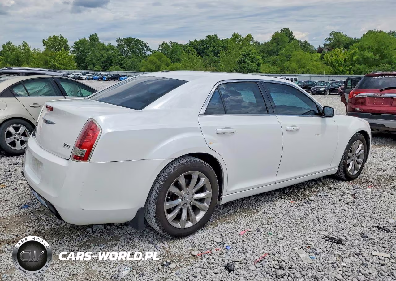 2013 Chrysler 300 VIN:2C3CCARG4DH560054 - 3