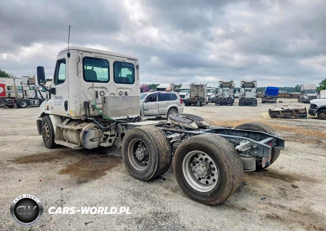 2020 Freightliner Cascadia 113 Semi Truck VIN:1FUJGBDV0LLLT8561 - 3