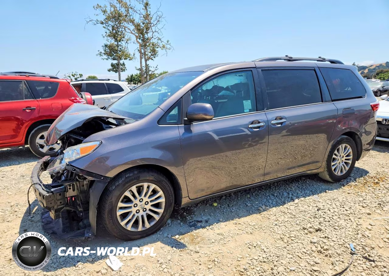 2015 Toyota Sienna Xle 8-Passenger – zdjęcie 1 z 13