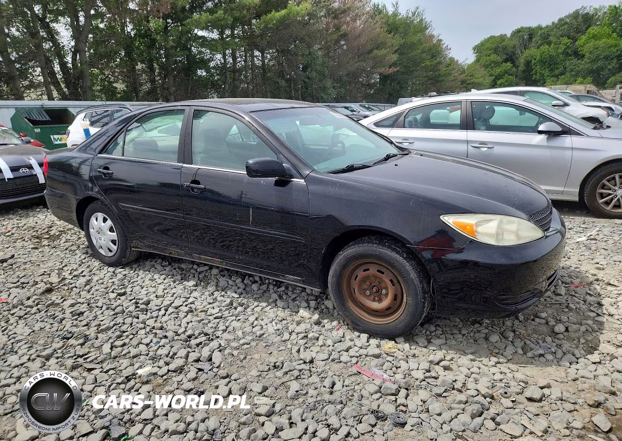 2004 Toyota Camry Le VIN:JTDBE32K140261377 - 4