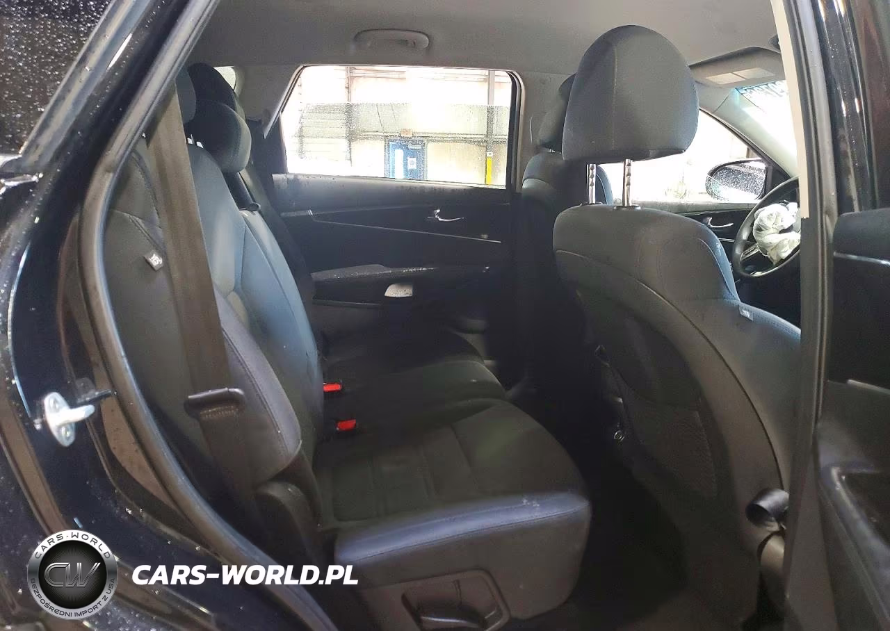 2019 Kia Sorento L VIN:5XYPG4A37KG536354 - 11