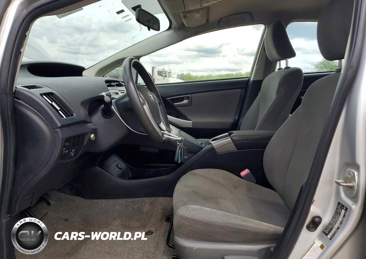 2013 Toyota Prius Two VIN:JTDKN3DU4D0349936 - 7