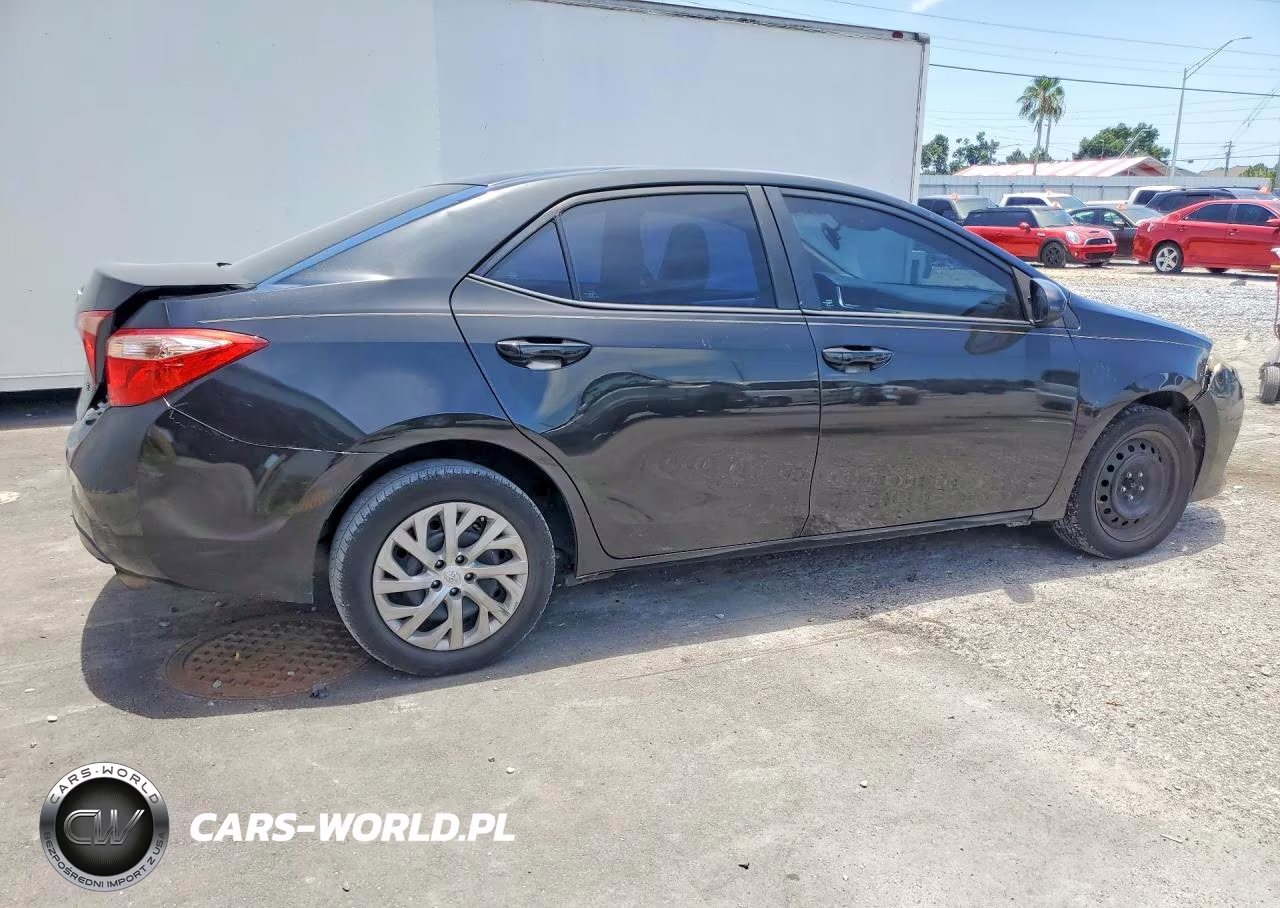 2017 Toyota Corolla Le VIN:2T1BURHEXHC768295 - 3