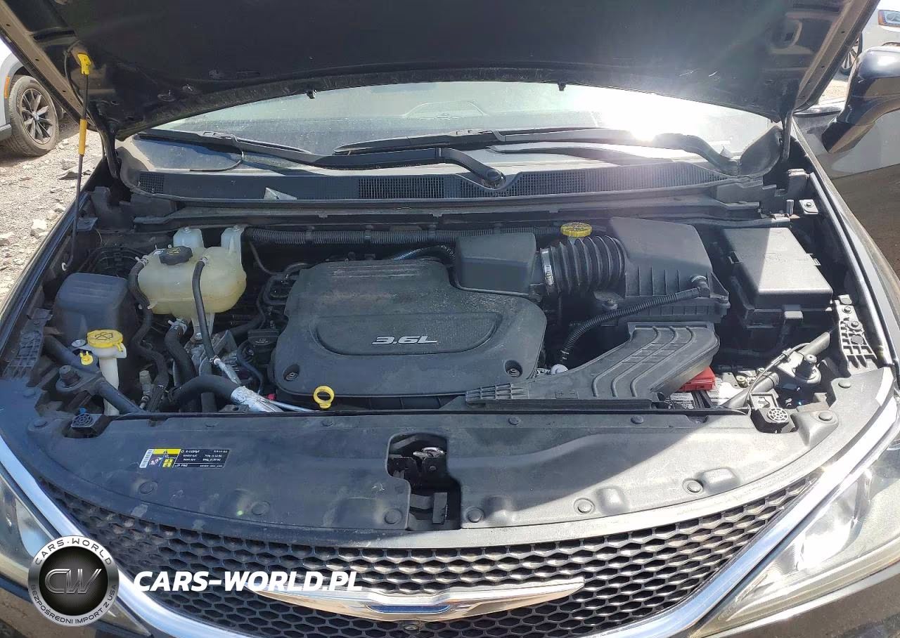 2017 Chrysler Pacifica Touring L Plus VIN:2C4RC1EG3HR628274 - 12
