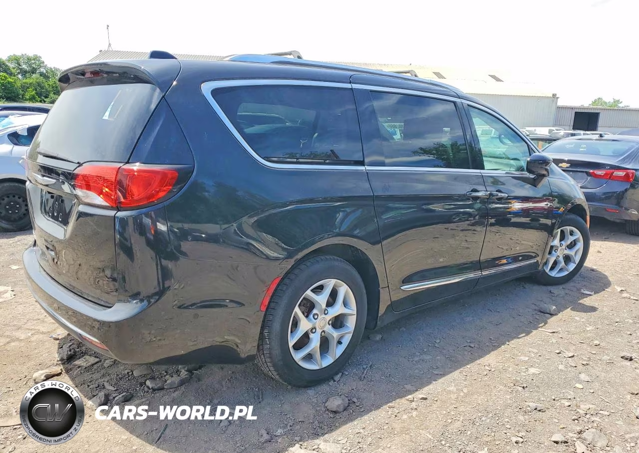 2017 Chrysler Pacifica Touring L Plus VIN:2C4RC1EG3HR628274 - 3
