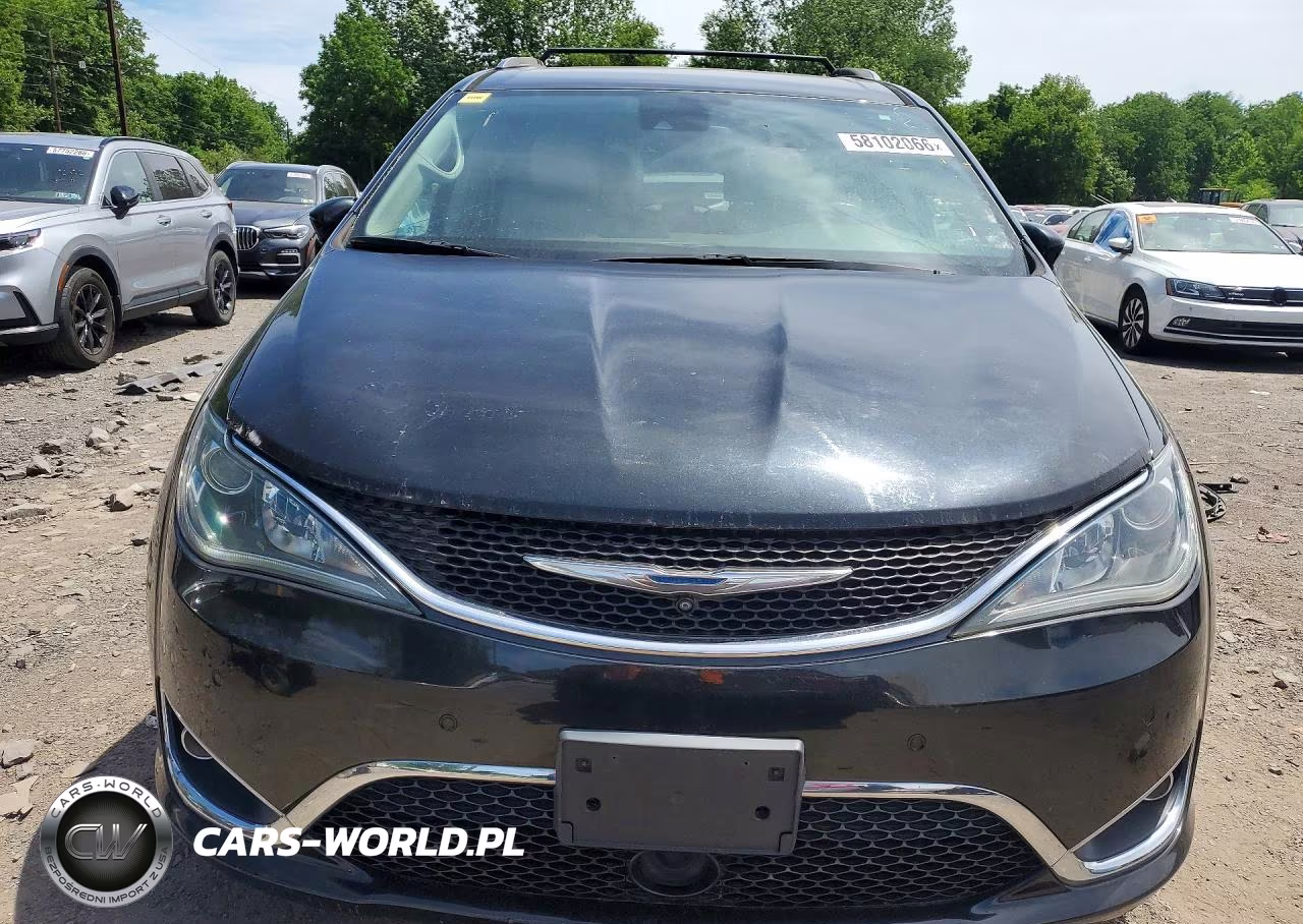 2017 Chrysler Pacifica Touring L Plus VIN:2C4RC1EG3HR628274 - 5