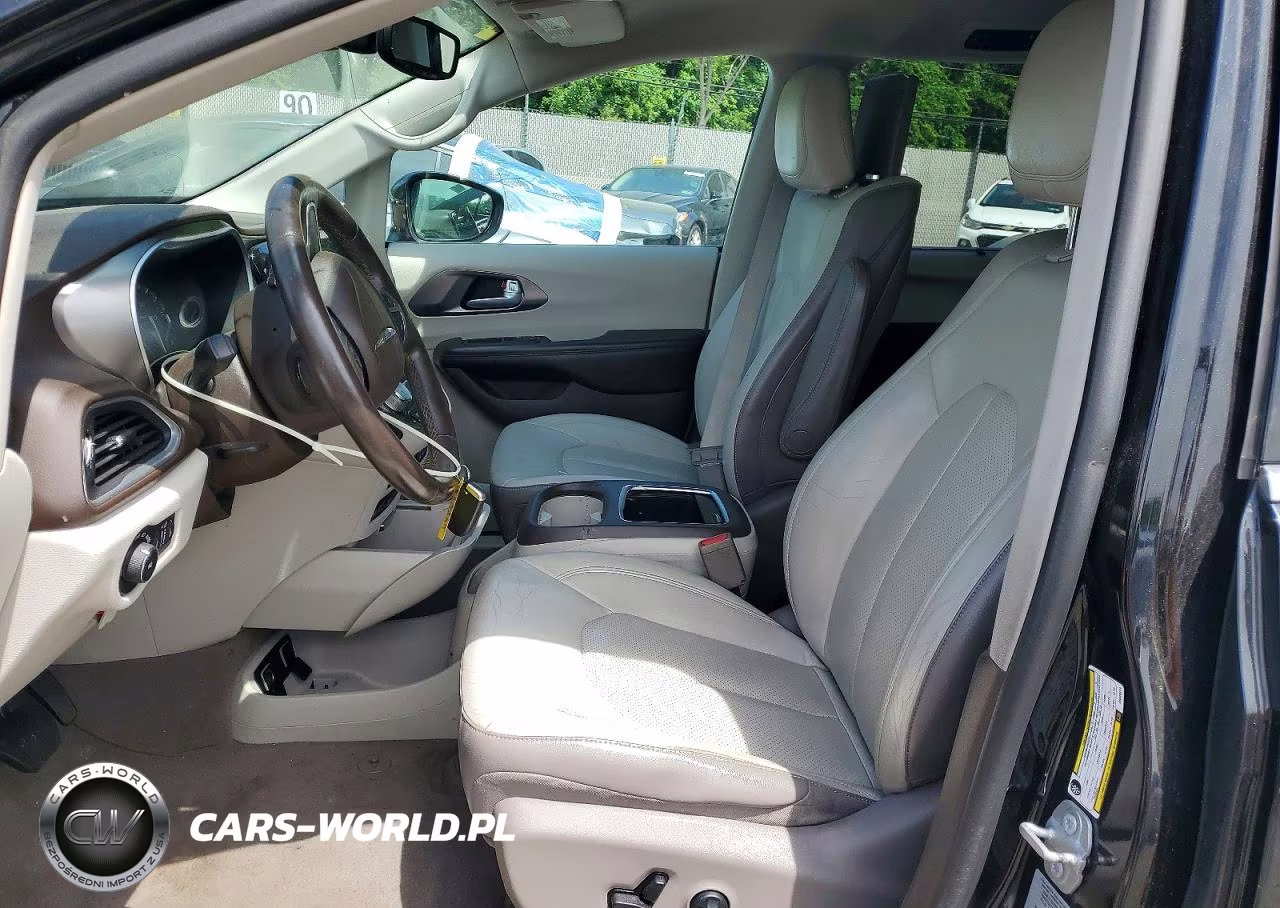 2017 Chrysler Pacifica Touring L Plus VIN:2C4RC1EG3HR628274 - 7