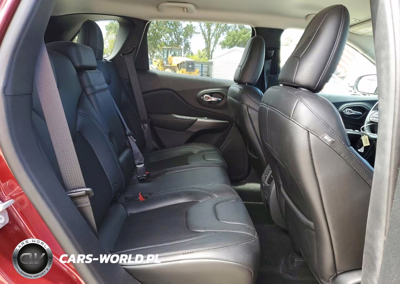 2019 Jeep Cherokee Latitude Plus VIN:1C4PJLLB2KD284804 - 11