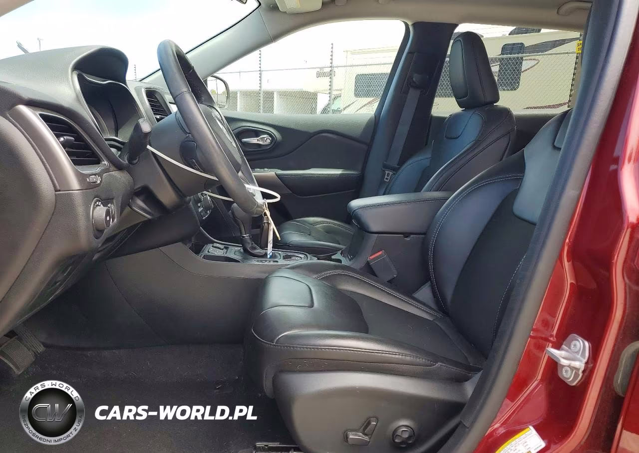 2019 Jeep Cherokee Latitude Plus VIN:1C4PJLLB2KD284804 - 7