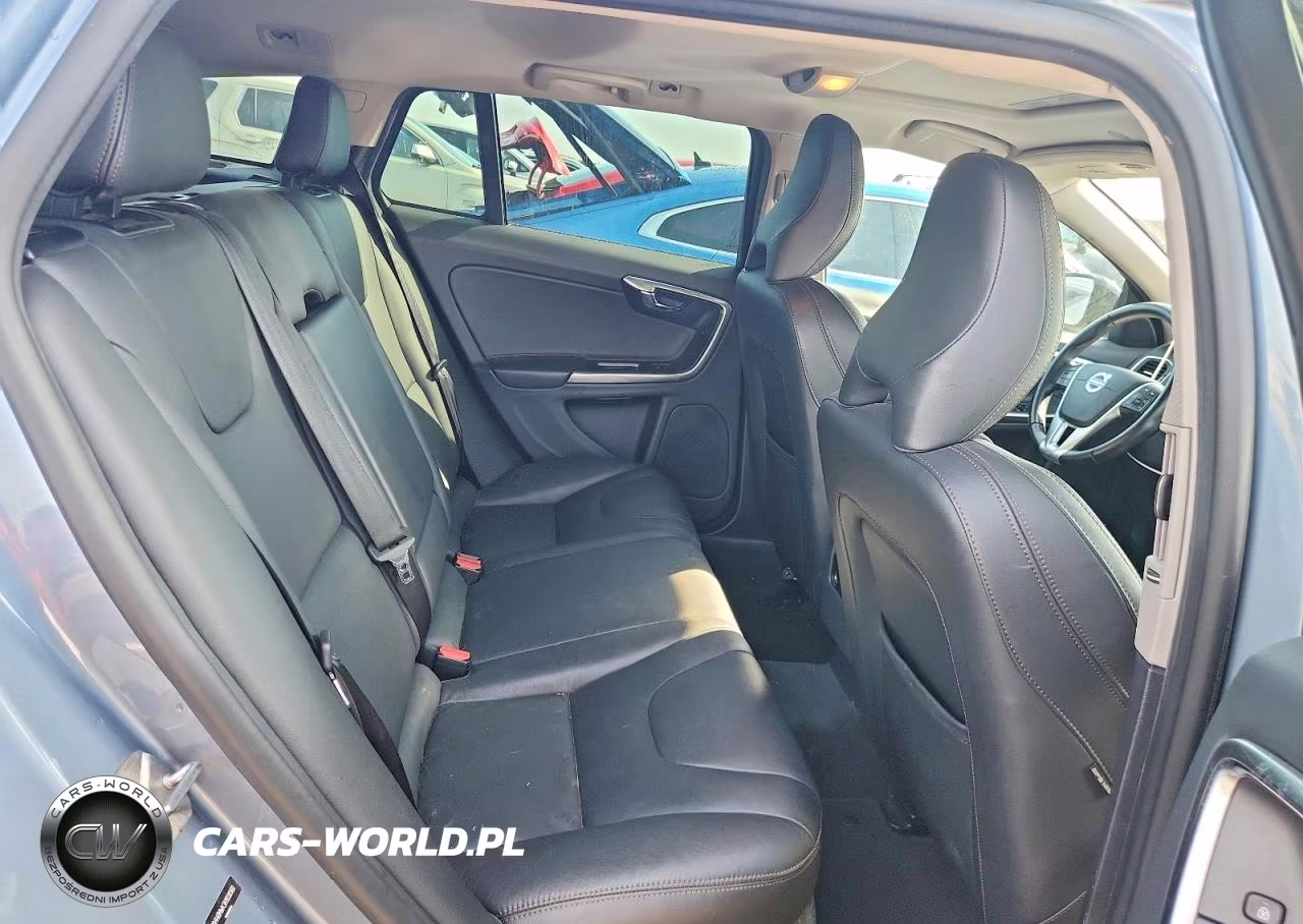 2017 Volvo V60 Cross Country Premier VIN:YV440MWK3H1038360 - 10