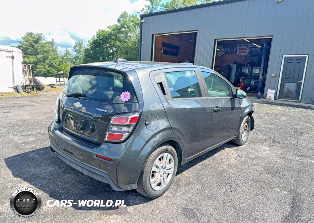 2019 Chevrolet Sonic VIN:1G1JG6SB9K4137282 - 4