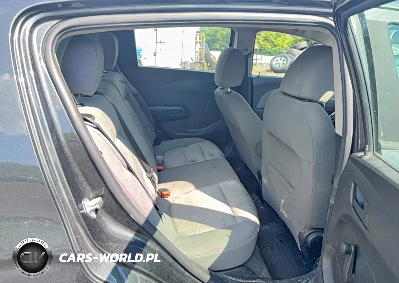 2019 Chevrolet Sonic VIN:1G1JG6SB9K4137282 - 6
