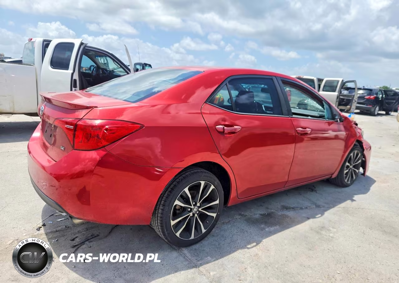2018 Toyota Corolla Se VIN:5YFBURHE3JP837575 - 3