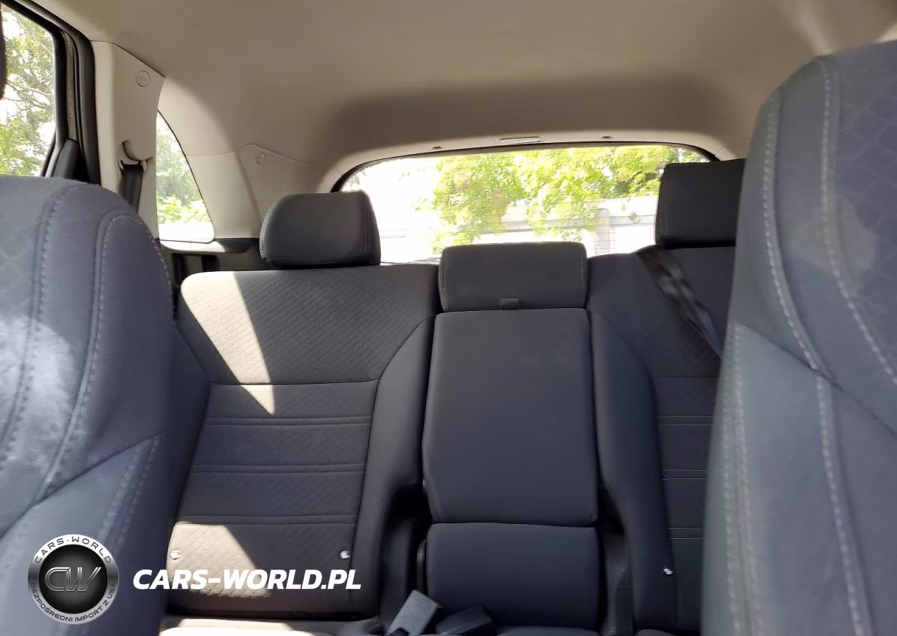 2017 Kia Sorento L VIN:5XYPG4A32HG324020 - 10