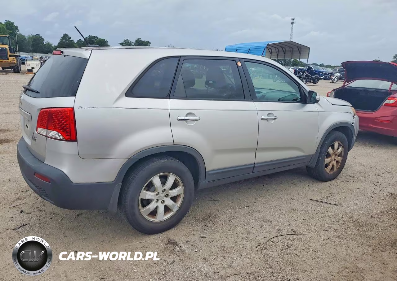 2012 Kia Sorento Lx VIN:5XYKT3A11CG193153 - 3