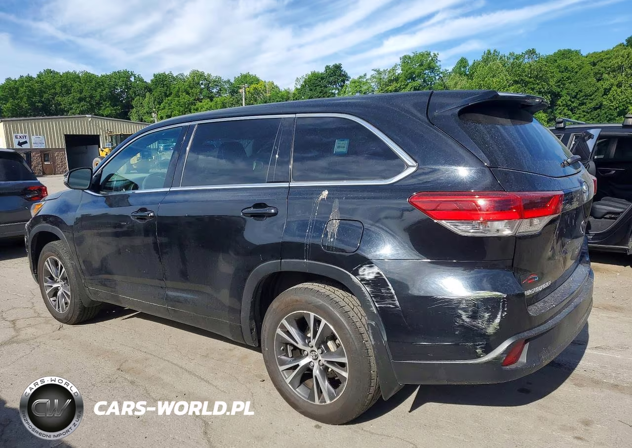 2019 Toyota Highlander Le VIN:5TDBZRFH4KS736312 - 2