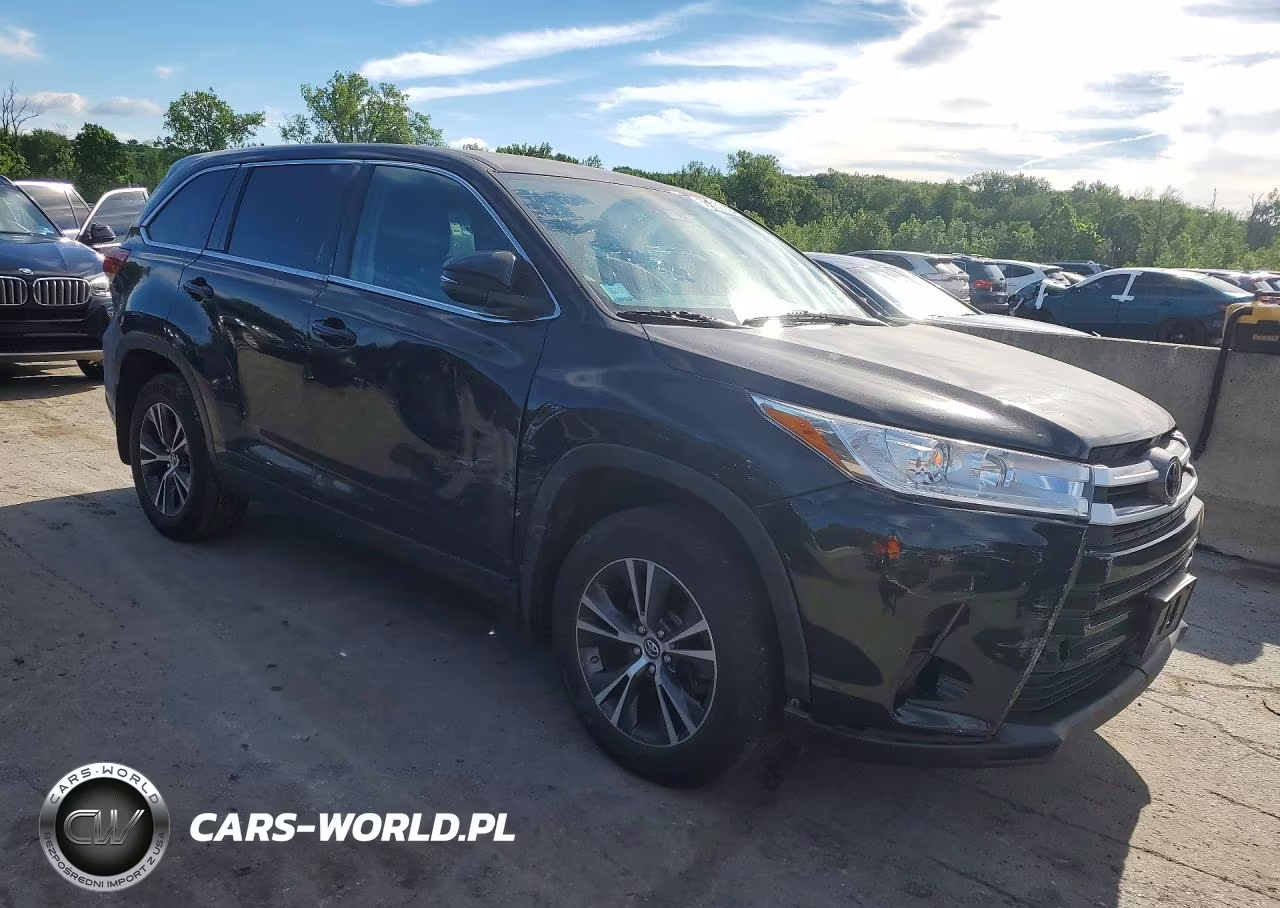 2019 Toyota Highlander Le VIN:5TDBZRFH4KS736312 - 4